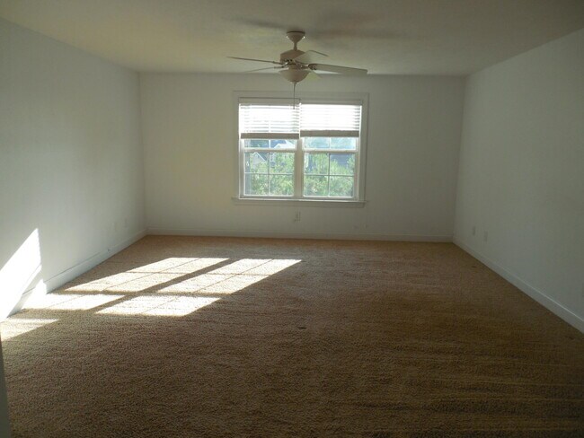 Building Photo - 812 Herrington Dr