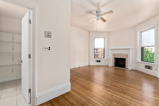 Building Photo - 9 Buswell St