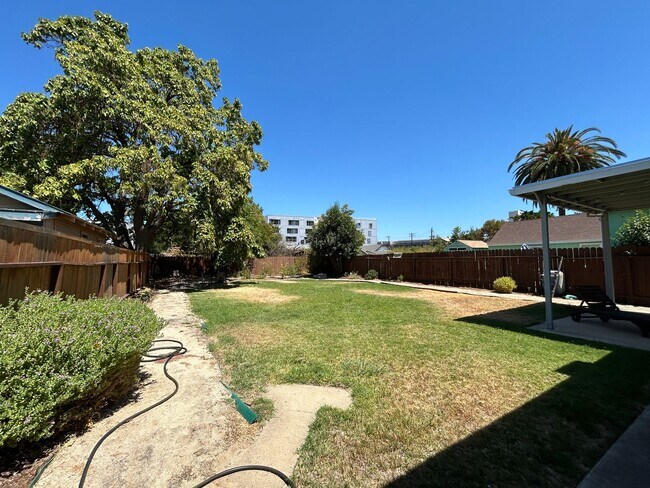 Building Photo - 4607 11th Ave