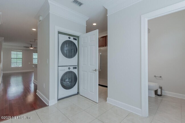 Building Photo - 9823 Tapestry Park Circle