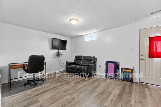 Building Photo - 15305 Brazil Cir
