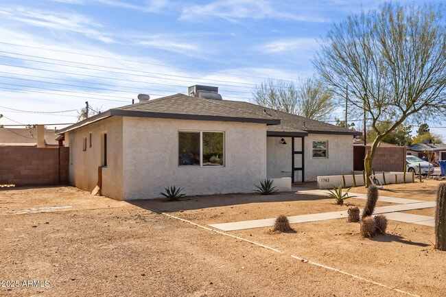 Building Photo - 1743 W Verde Ln