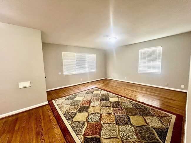 Building Photo - 919 Saddle Rock Dr