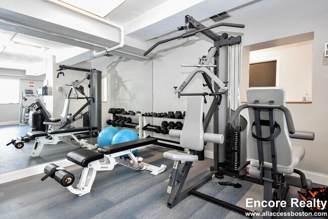 Building Photo - 1530 Beacon St