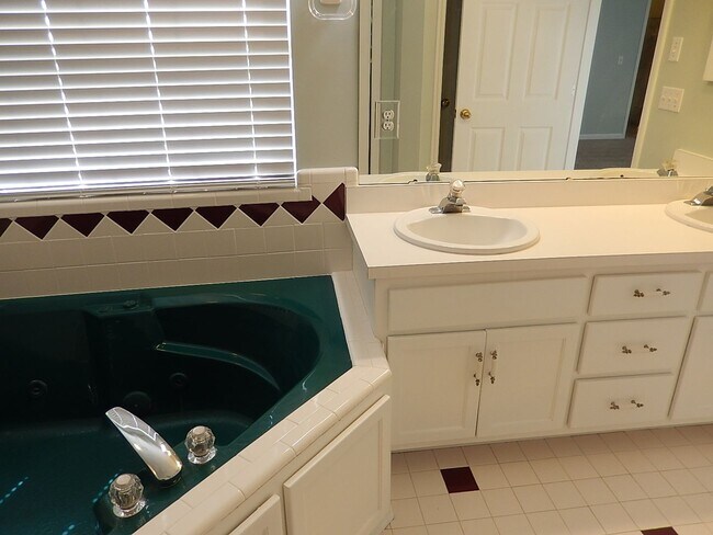 Building Photo - LOVELY 4/2.5 in Buck Lake Area on 1 Acre w/ 2 Car Garage, Washer/Dryer, Lawn Maint, & 2228 sq ft!...