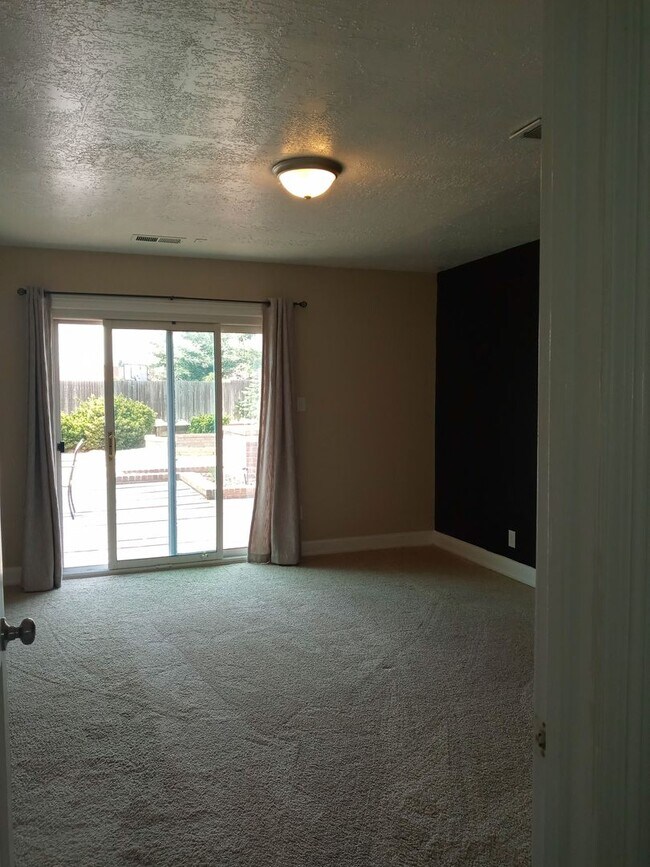 Building Photo - PRICE IMPROVEMENT!! RIO RANCHOAFFORDABLE!!