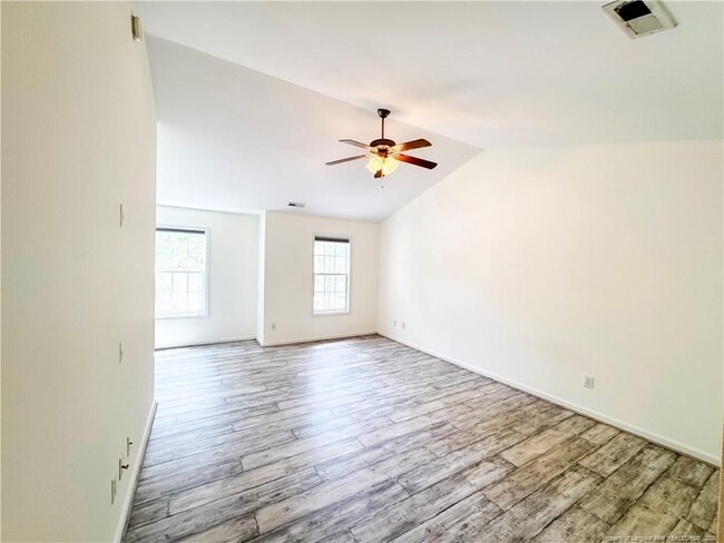 Building Photo - 758 Blue Bird Dr