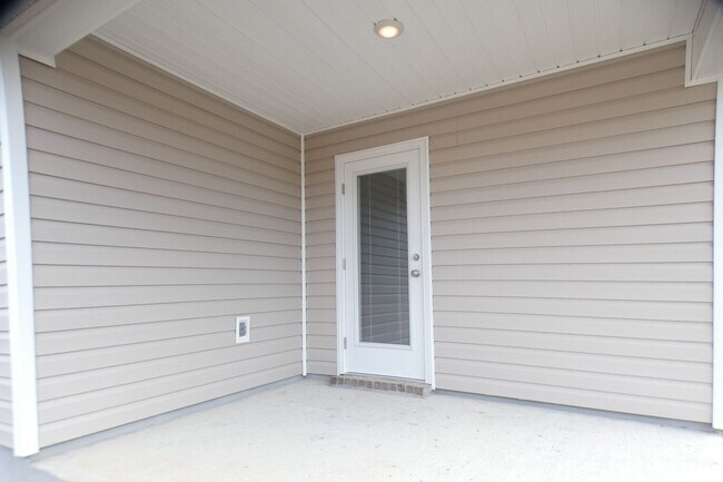 Building Photo - 4 Bedroom Home - Bridlewood
