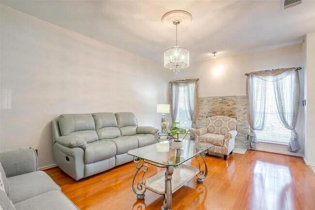 Building Photo - Spacious 4-Bedroom Home + Bonus Room with AC in Prime Lewisville Location