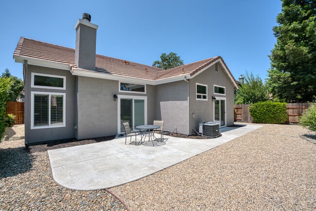 Building Photo - 15300 Medella Cir