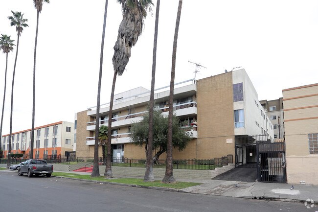 Primary Photo - 980 S Magnolia Ave