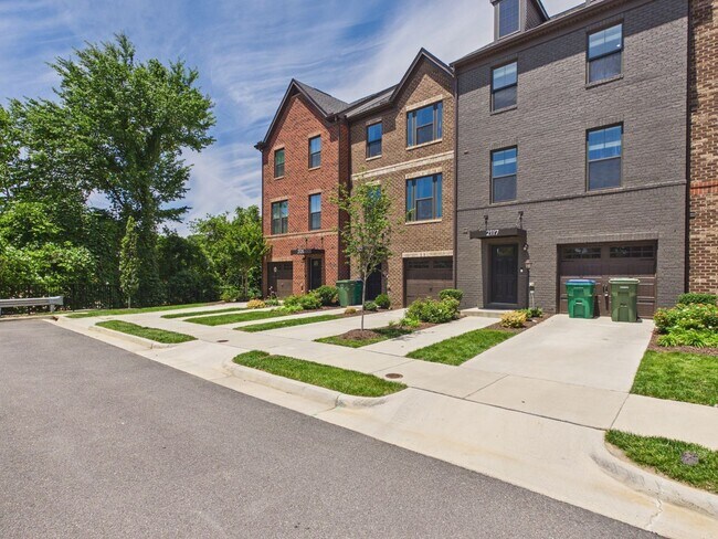 Building Photo - 2117 Old Manchester St