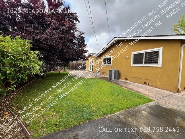 Building Photo - 1625 Meadowlark Ln