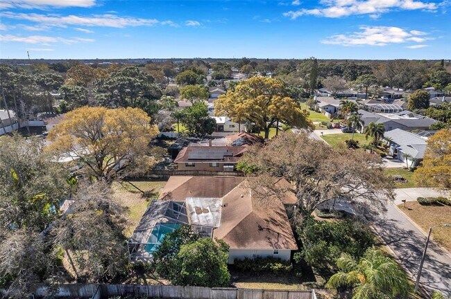 Building Photo - 8789 Maplewood Rd