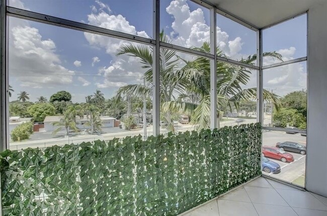 Building Photo - 3040 NE 16th Ave