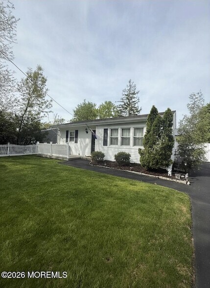 Building Photo - 878 Salem Dr
