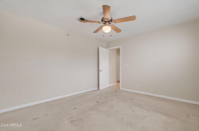 Building Photo - 8001 E Vista Bonita Dr