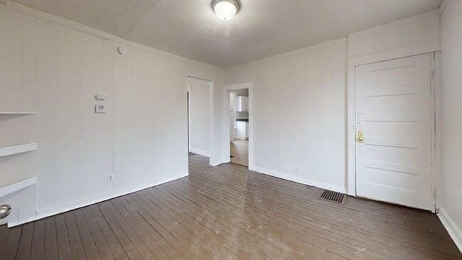 Building Photo - 1408 Maple Ave NE