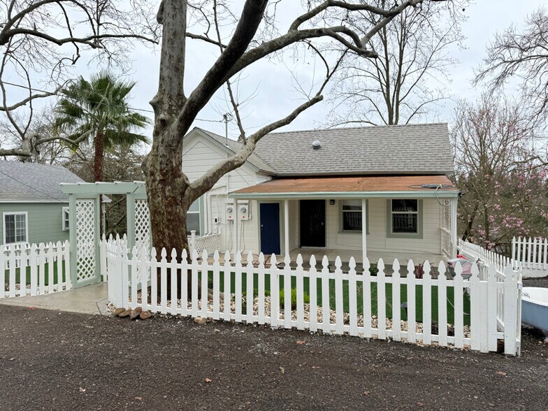 Building Photo - 4107 Smallwood Ln