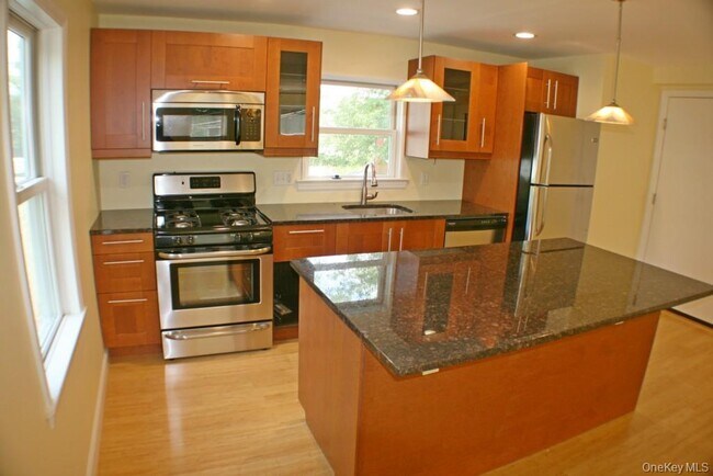 Building Photo - 499 Piermont Ave