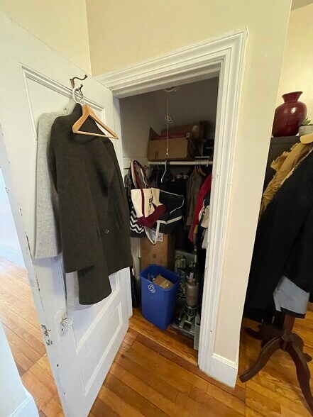 Building Photo - 1489 Beacon St