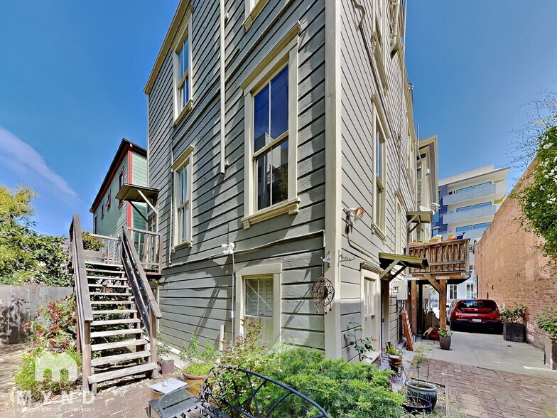 Building Photo - 613 18th St