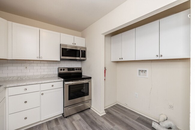 Building Photo - Charming Townhome in Hunters Mill – 3 Beds...