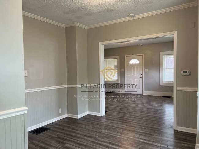 Building Photo - 619 N Sherman Dr