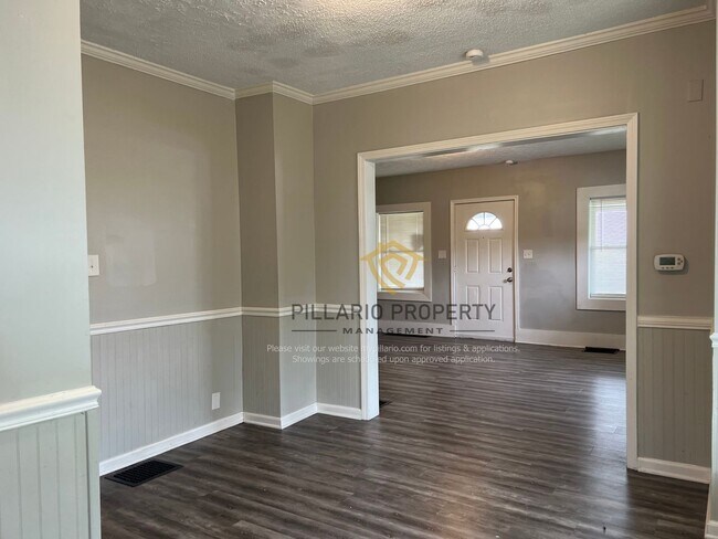 Building Photo - Updated 3 Bedroom, 1.5 Bathroom, Grace Tuxedo Beauty Available NOW!