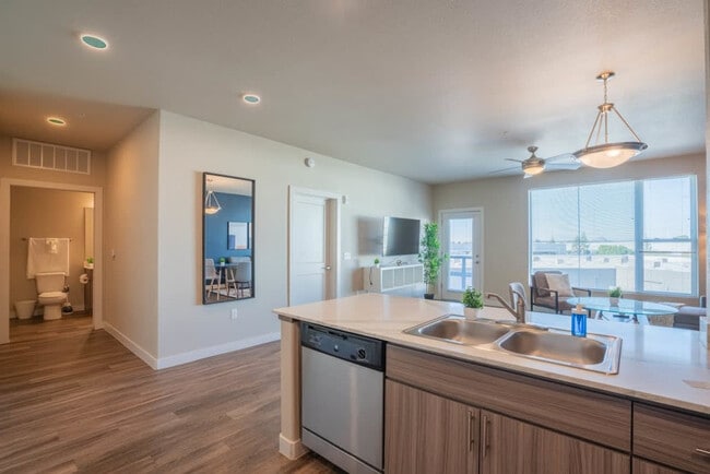 Building Photo - 1890 S Country Club Way