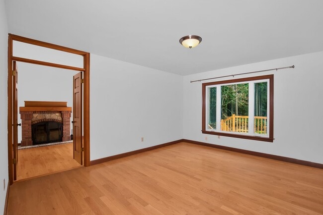 Building Photo - Private 4 Bedroom Retreat on 5-Acres Cottage Lake