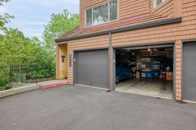 Building Photo - Lovely 2 Bedroom/1.5 Bath Mt Park Condo w/ Garage