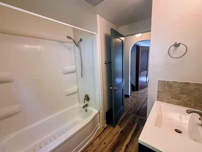Building Photo - Three bedroom one bathroom single family home for rent