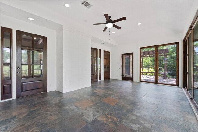Building Photo - 41 Sweetleaf Ct