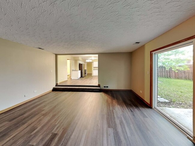 Building Photo - 721 Westshore Dr