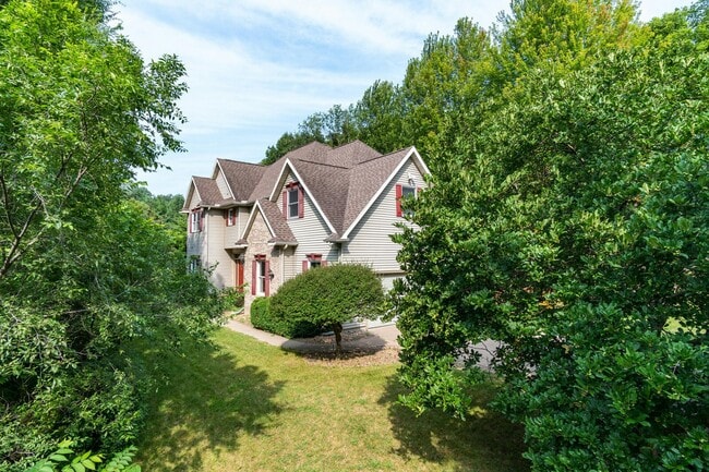 Building Photo - 509 Green Coulee Rd