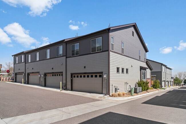 Building Photo - 3 bd/2.5 ba Townhome in Green Mountain Pla...