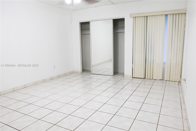 Building Photo - 9210 Fontainebleau Blvd