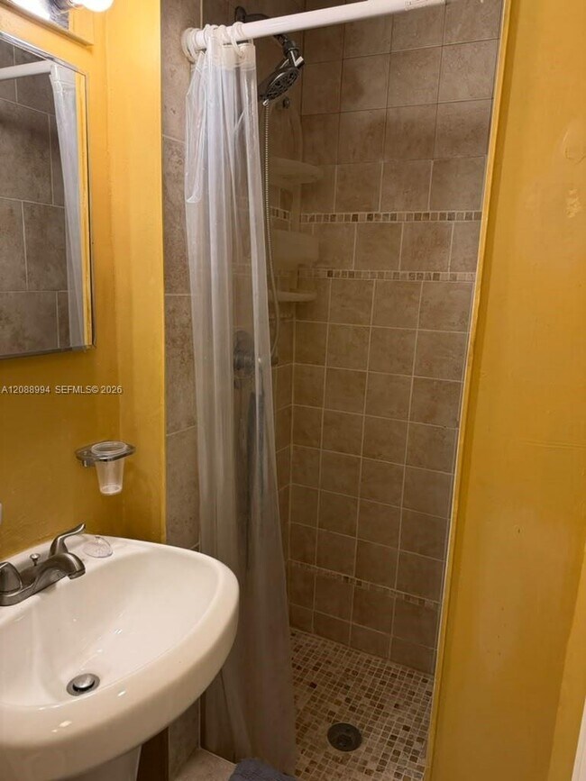 Building Photo - 1801 NE 51st Ct