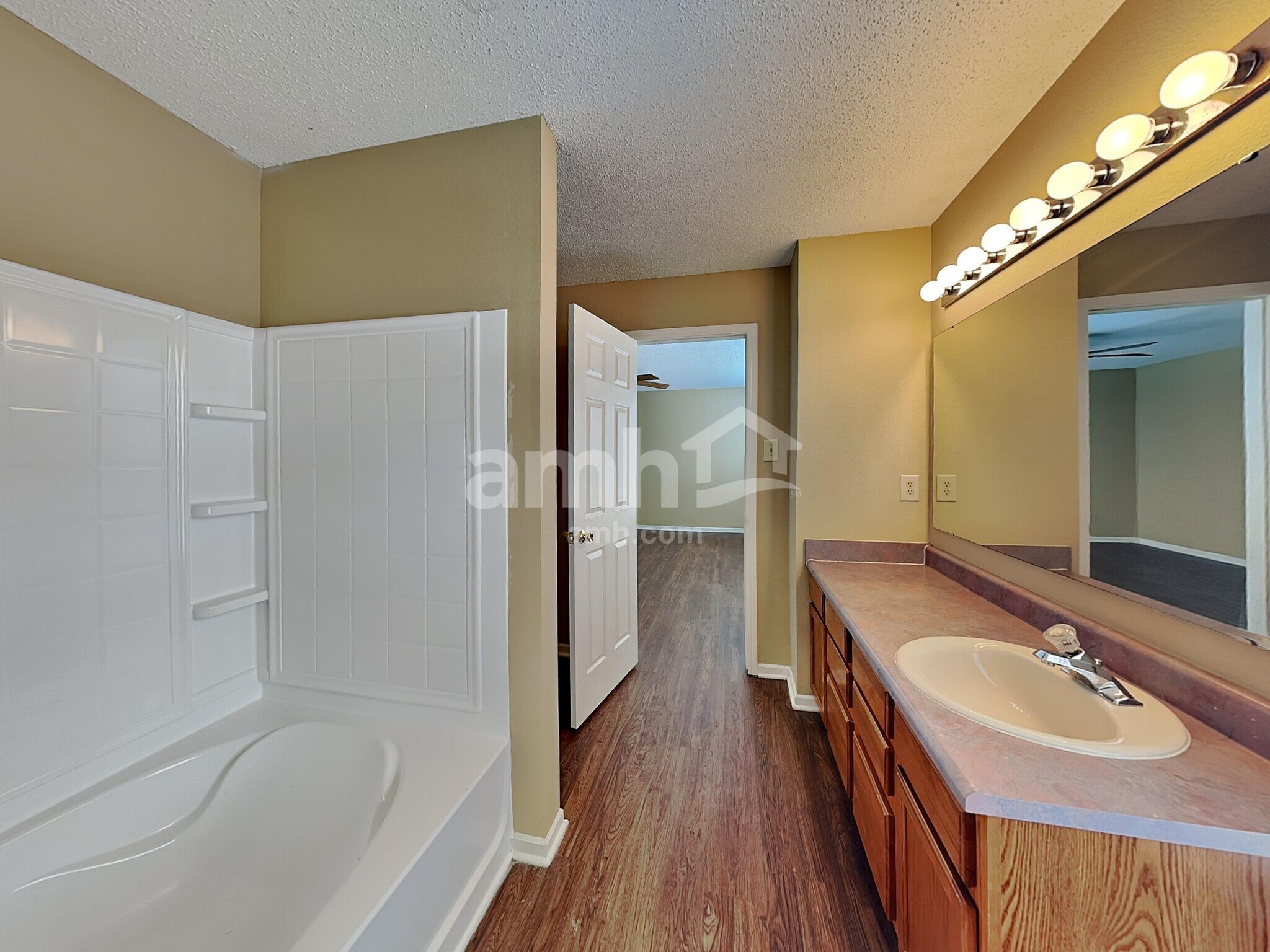 Building Photo - 5862 N Quincy Dr