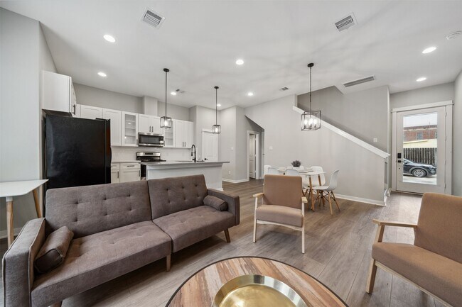 Building Photo - 8470 Berry Green Ln