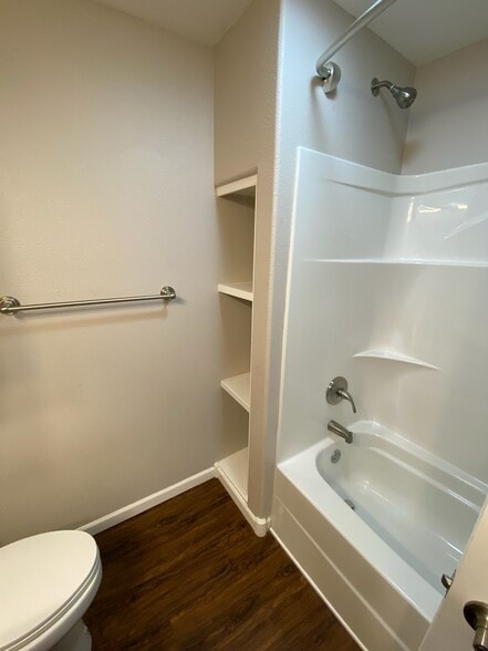 Building Photo - 135 Hemlock Dr