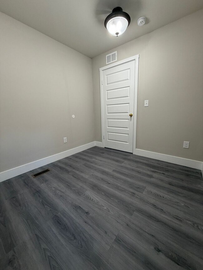 Building Photo - ??? NEWLY RENOVATED 3 BEDROOMS & 2.5 BATH HOUSE LOCATED IN HADDINGTON