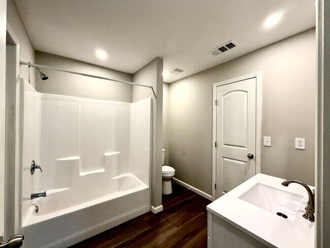 Building Photo - 1 Bedroom 1 Bath