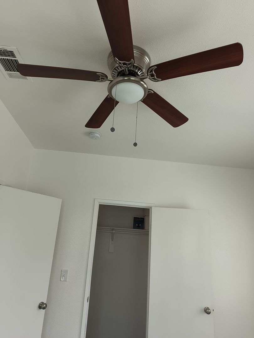 Building Photo - 3035 E El Monte Way