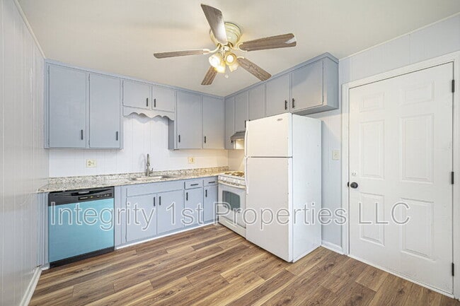 Building Photo - 4200 N Askew Ave