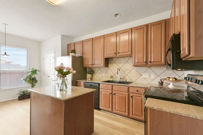 Building Photo - 20910 Sun Creek Dr