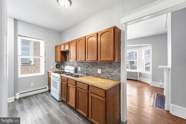 Building Photo - 246 W Abbottsford Ave