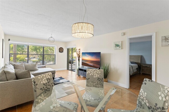 Building Photo - 2312 S Cypress Bend Dr