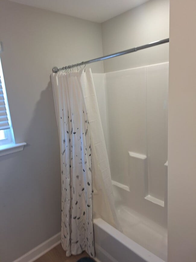 Building Photo - Beautiful Five Bedroom Home Located in Northeast Columbia!